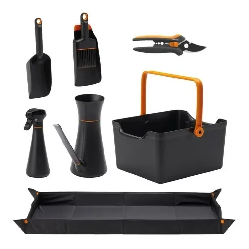 Comandă acum Set unelte gradinarit Fiskars Urban Plant Care 7 piese cu foarfeca SP14 si stropitoare 12L