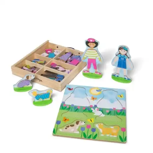 Set magnetic de papusi din lemn Melissa Doug - 78 accesorii, cu suport si cutie de depozitare Ofertă exclusivă