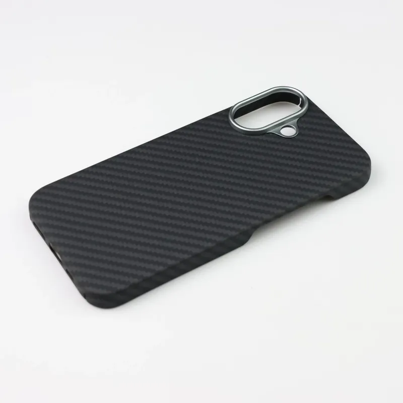 Ofertă limitată CELLECT Aramid magnetic carbon cu modele toc Apple Iphone 16 negru